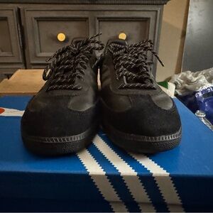 Like new men’s size 13 adidas samba (HU)